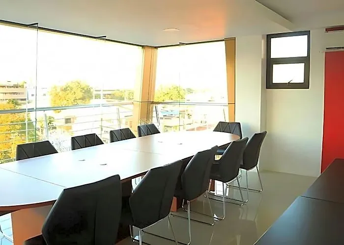 Travelbee Business Hotel